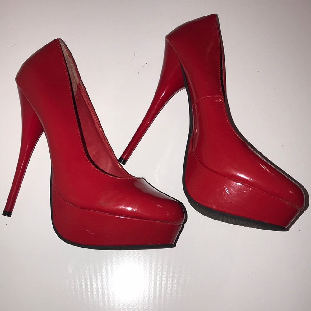Shoes - Picture 2 of 4